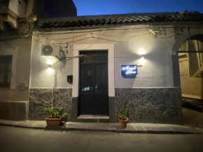 Гостиница Manuli House, Катания